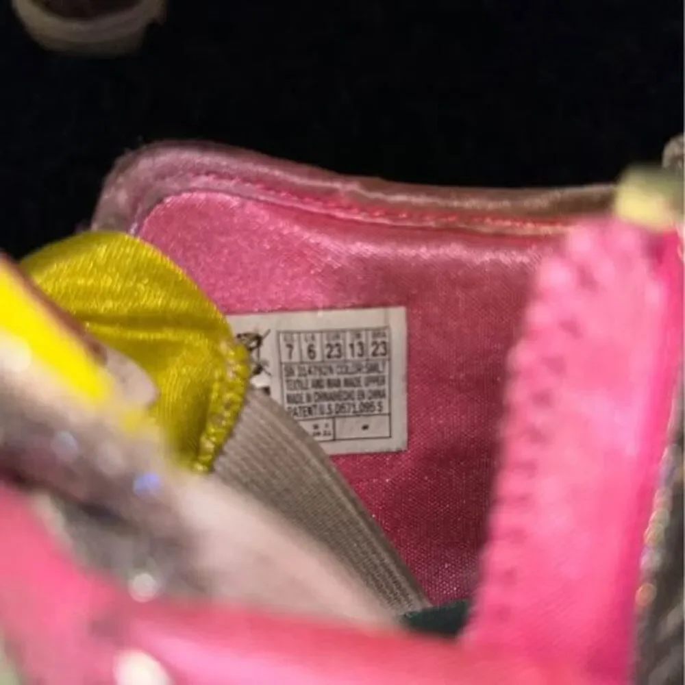 Skechers selling preowned